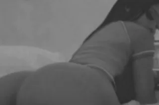 Party girl visiting - Image 2