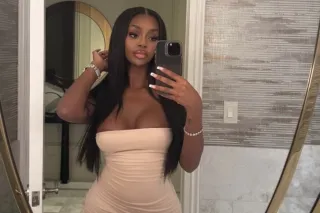 Party girl visiting - Image 5